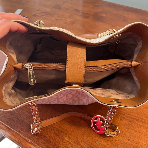 Michael Kors cream monogram leather tote - Picture 6 of 16